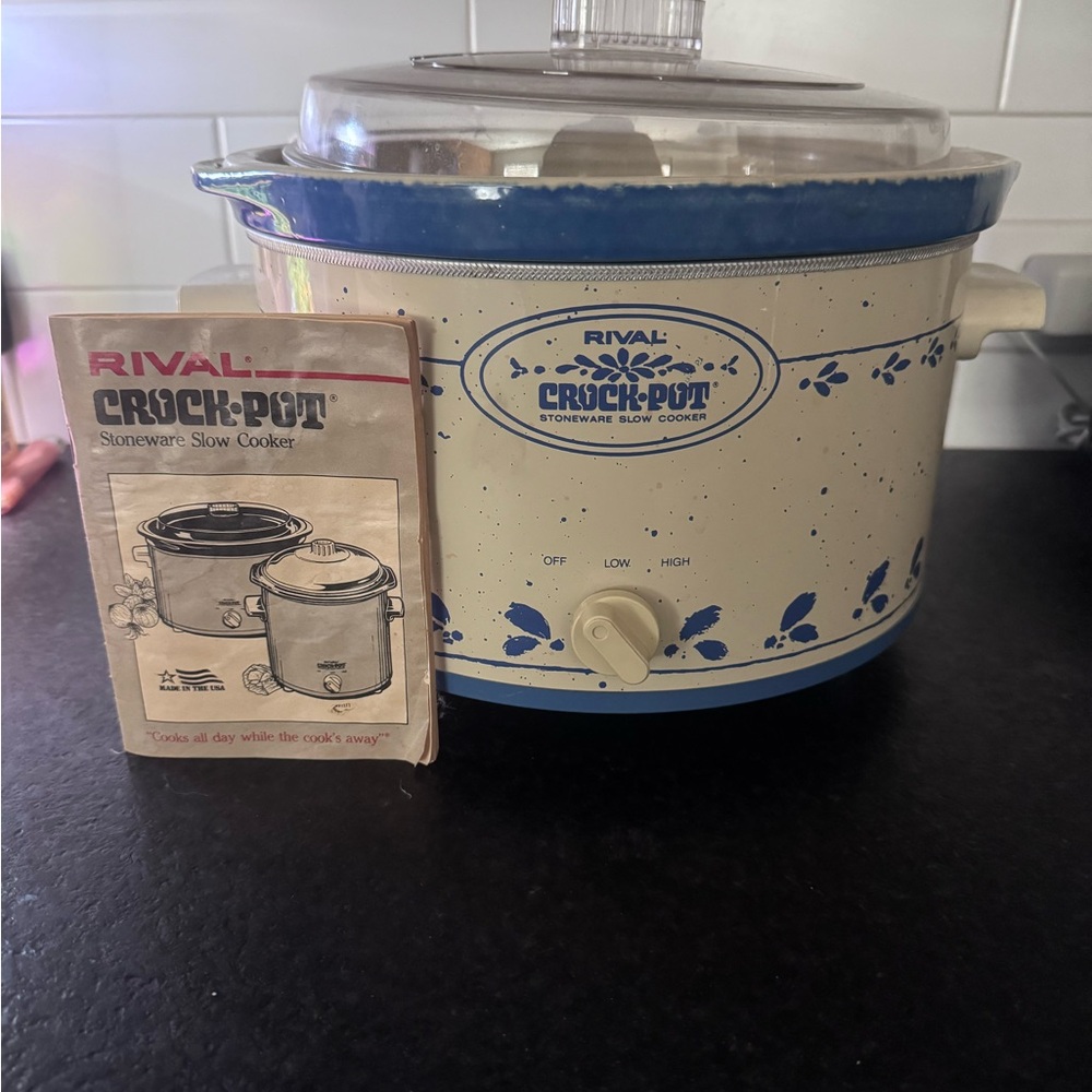 Vintage Blue and Cream Slow Cooker